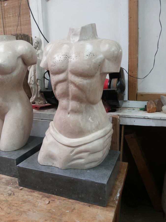 Torso en piedra